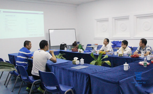 座談會(huì)上青龍宋董和周總介紹青龍及發(fā)展規(guī)劃 防水材料