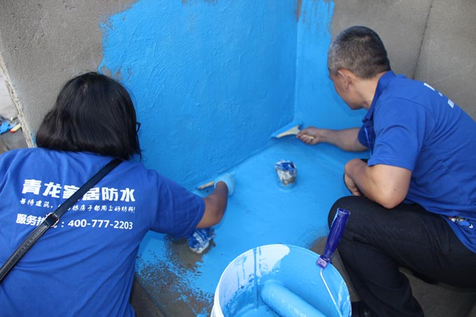 學(xué)員實(shí)操青龍防水涂料 防水材料