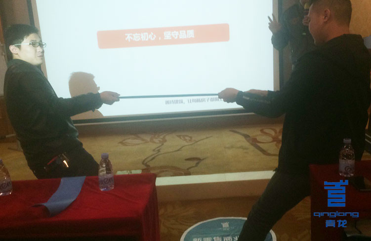 現(xiàn)場(chǎng)試撕青龍全能防水膠 防水涂料