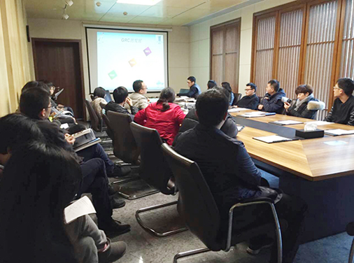 設計師認真聆聽青龍grc技術講解 設計師認真聆聽青龍grc技術講解