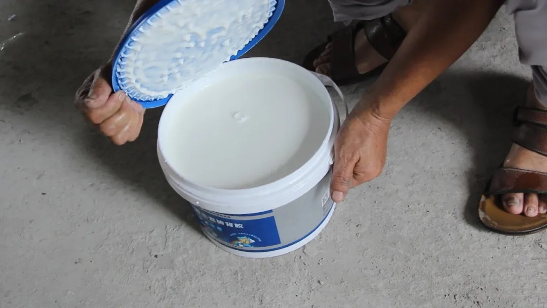 瓷磚-背膠4.jpg 瓷磚-背膠4.jpg