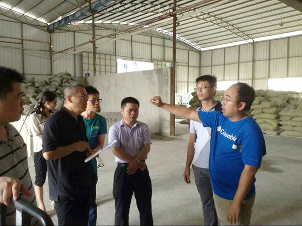 宋總向考察團介紹EVB保溫砂漿 EVB保溫砂漿